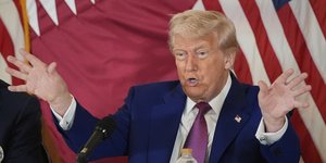 Ο Ντόναλντ Τραμπ κάνει δηλώσεις στην Ντόχα του Κατάρ