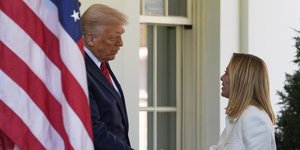 Ο Αμερικανός πρόεδρος Ντόναλντ Τραμπ και η Ιταλίδα πρωθυπουργός Τζόρτζια Μελόνι στο Λευκό Οίκο