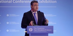 Ο Επίτροπος Μεταφορών και Τουρισμού Απόστολος Τζιτζικώστας