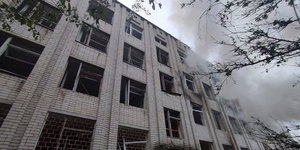 Κτίριο που σύμφωνα με τις ουκρανικές αρχές χτυπήθηκε από ρωσικό βλήμα την Τετάρτη 7 Μαΐου 2025