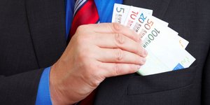 Υπεξαίρεση χρημάτων
