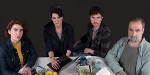 H Nία Βαρνταλος με τον θίασο στο Παλλάς 