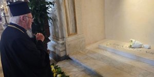 Patriarch Bartholomew visits the tomb of the late Pope Francis