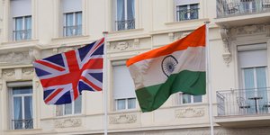 Σημαίες Βρετανίας και Ινδίας