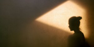 σκιά γυναίκας