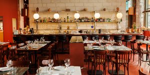 Η κομψή σάλα του εστιατορίου Ypseli στο Παρίσι / Φωτογραφία: ypseli.com