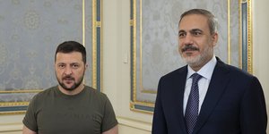 Βολοντίμιρ Ζελένσκι, Χακαν Φινταν  