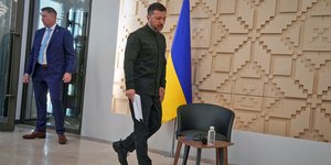 Ο Ζελένσκι προσέρχεται για τη συνέντευξη Τύπου στην Άγκυρα