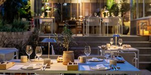 Ο υπέροχος κήπος του Zohόs κάτω από τον αττικό ουρανό