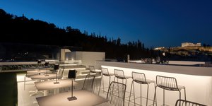 μπαρ εστιατόριο ταράτσα θέα Ακρόπλη φωτισμένη νύχτα