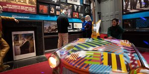 Αυτό το ιρλανδικό μουσείο είναι γεμάτο με εκκεντρικά και περίεργα αντικείμενα που έχουν δωρίσει ανώνυμοι - αλλά και επώνυμοι - κάτοικοι του Δουβλίνου / LITTLE MUSEUM OF DUBLIN