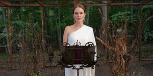 γυναίκα τζούλιαν μουρ σειρά Sirens netflix