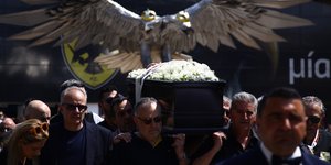 Η σορός του ιστορικού αρχηγού και ιδρυτή της Original 21 στην OPAP Arena / (ΜΑΡΚΟΣ ΧΟΥΖΟΥΡΗΣ / EUROKINISSI)