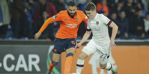 O Αχμέντ Τουμπά με τη φανέλα της Μπασακσεχίρ