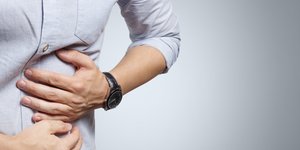 Ανδρας υποφέρει από πόνο