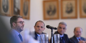 Ο Νίκος Ανδρουλάκης μιλά στα γραφεία της Ελληνικής Κοινότητας στην Αλεξάνδρεια της Αιγύπτου