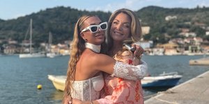 Η Άντζελα Γκερέκου με την κουμπάρα της