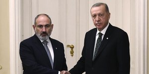 Συνάντηση Ερντογάν με τον πρωθυπουργό της Αρμενίας Νικόλ Πασινιάν