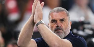 O Άγγελος Ποστέκογλου
