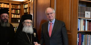 Με τον αρχιεπίσκοπο Σινά, Φαράν και Ραϊθώ και ηγούμενο της Ιεράς Μονής Αγίας Αικατερίνης Όρους Σινά, Δαμιανό, συναντήθηκε ο Κ. Τασούλας