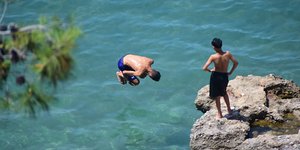 Βουτιά στη θάλασσα