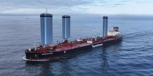 Το πρώτο δεξαμενόπλοιο τύπου LR2 στον κόσμο που αξιοποιεί αιολική ενέργεια