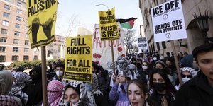 Διαδήλωση κατά του πολέμου στη Γάζα έξω από το Πανεπιστήμιο Κολούμπια της Ν. Υόρκης