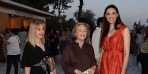 Η Δάφνη Σημίτη με την κόρη της στο θέατρο