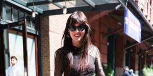 Η Ντακότα Τζόνσον με το μαύρο sheer dress