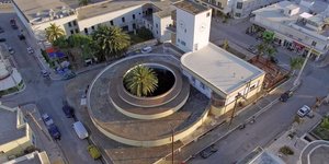 Άποψη της δημοτικής αγοράς στο Λακκί από ψηλά