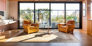 Οι ΑΚ-a Architects έφτιαξαν στο κέντρο της Αθήνας το σπίτι που κάθε οικογένεια θα ήθελε να έχει