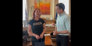 Εργαζόμενη στο Δήμο Αθηναίων βρήκε πορτοφόλι και το παρέδωσε -Χάρης Δούκας: Παράδειγμα ανθρωπιάς
