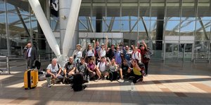 Οι Έλληνες που αφέθησαν ελεύθεροι στο αεροδρόμιο του Καΐρου, στην Αίγυπτο