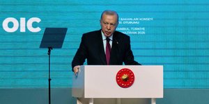 Ο Ρετζέπ Ταγίπ Ερντογάν στη Σύνοδο του Οργανισμού Ισλαμικής Συνεργασίας