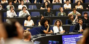 Εικόνα από συζήτηση στο πλαίσιο της Ευρωπαϊκής Νεολαίας 2025 στην αίθουσα του Ευρωκοινοβουλίου