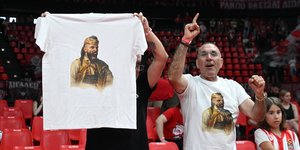 Οι φίλαθλοι του Ολυμπιακού έκαναν τον Φουρνιέ... Κολοκοτρώνη