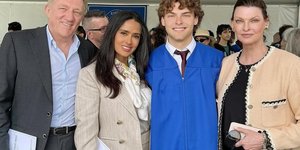 Φρανσουά Πινό, Σάλμα Χάγιεκ, Λίντα Εβαντζελίστα στην αποφοίτηση του γιου του