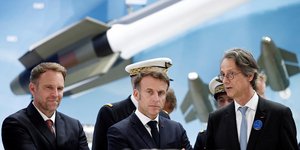 Ο Εμανουέλ Μακρόν σε έκθεση της γαλλικής αμυντικής βιομηχανίας