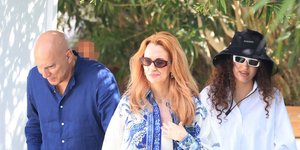  Ο Νίκος Γκάλης με τη σύζυγό του, Ελένη Παναγιώτου και την κόρη τους, Στέλλα