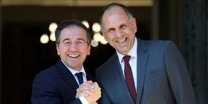 Χειραψία Γεραπετρίτη με Μπουένο