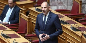 Ο Γιώργος Γεραπετρίτης στα κυβερνητικά έδρανα