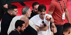 Ο Δημήτρης Γιαννακόπουλος σε έξαλλη κατάσταση στο ΣΕΦ