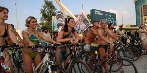 Γυμνή ποδηλατοδρομία στη Θεσσαλονίκη