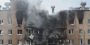 Κτίριο στο Χάρκοβο της Ουκρανίας χτυπημένο από ρωσικά πυρά