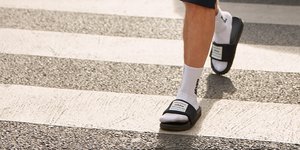 Το μόνο σίγουρο είναι ότι στις διακοπές δεν ντυνόμαστε όπως στο σπίτι μας / SHUTTERSTOCK