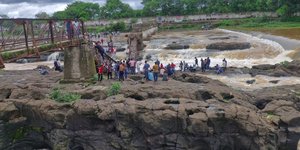 Κατέρρευσε γέφυρα στην Ινδία