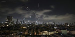 Νέα πυραυλική επίθεση του Ιράν στο Ισραήλ