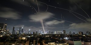 Νέα πυραυλική επίθεση του Ιράν στο Ισραήλ