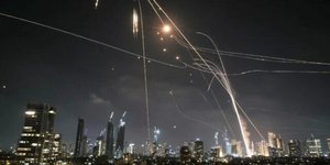 Αναχαίτιση ιρανικών πυραύλων από την αεράμυνα του Ισραήλ