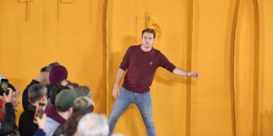 Η νέα τσάντα του Jonathan Anderson για τον Dior είναι η πιο τολμηρή που έχουμε δει ποτέ -Και το όνομά της λέει πολλά